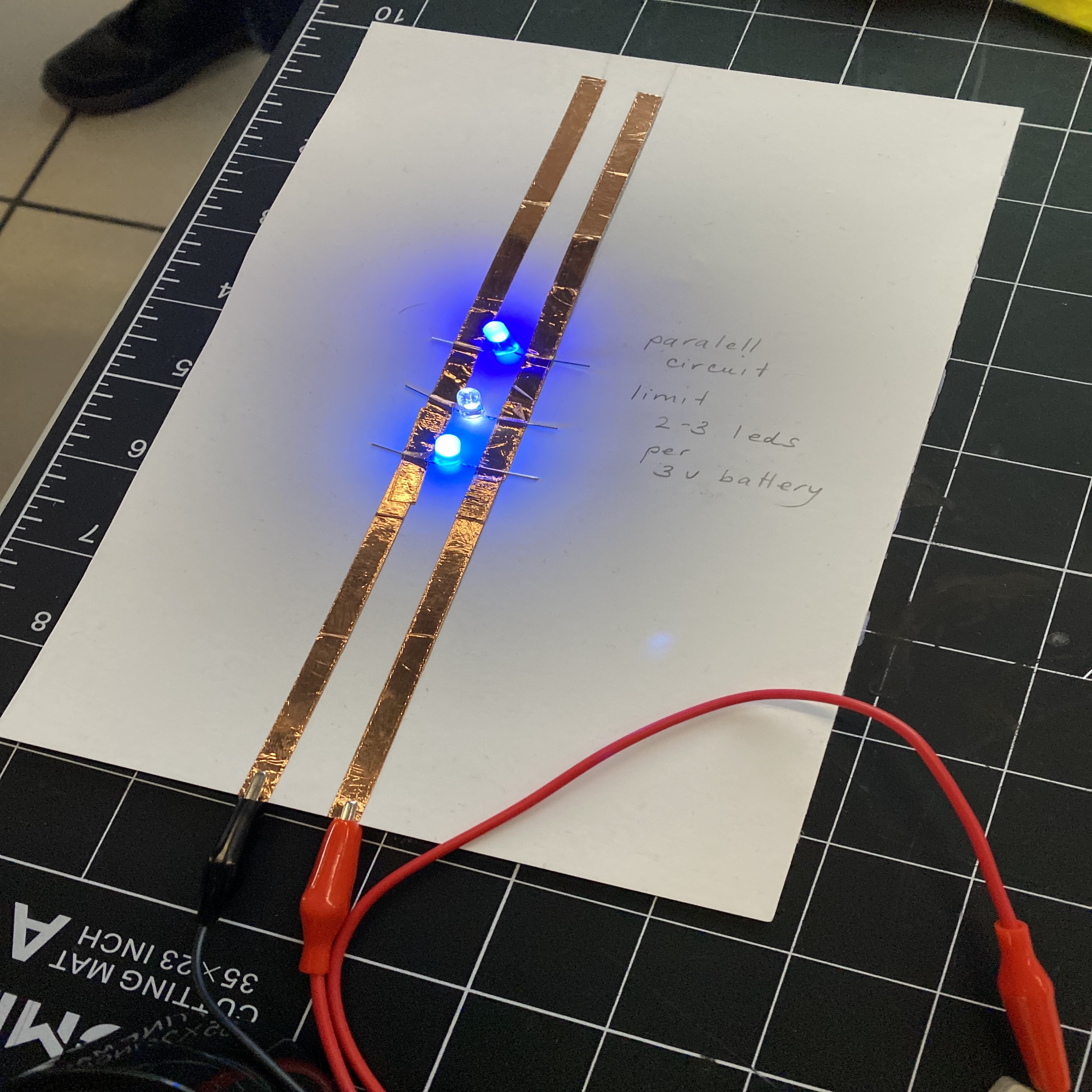 Study the series circuit of three straight LED lights
