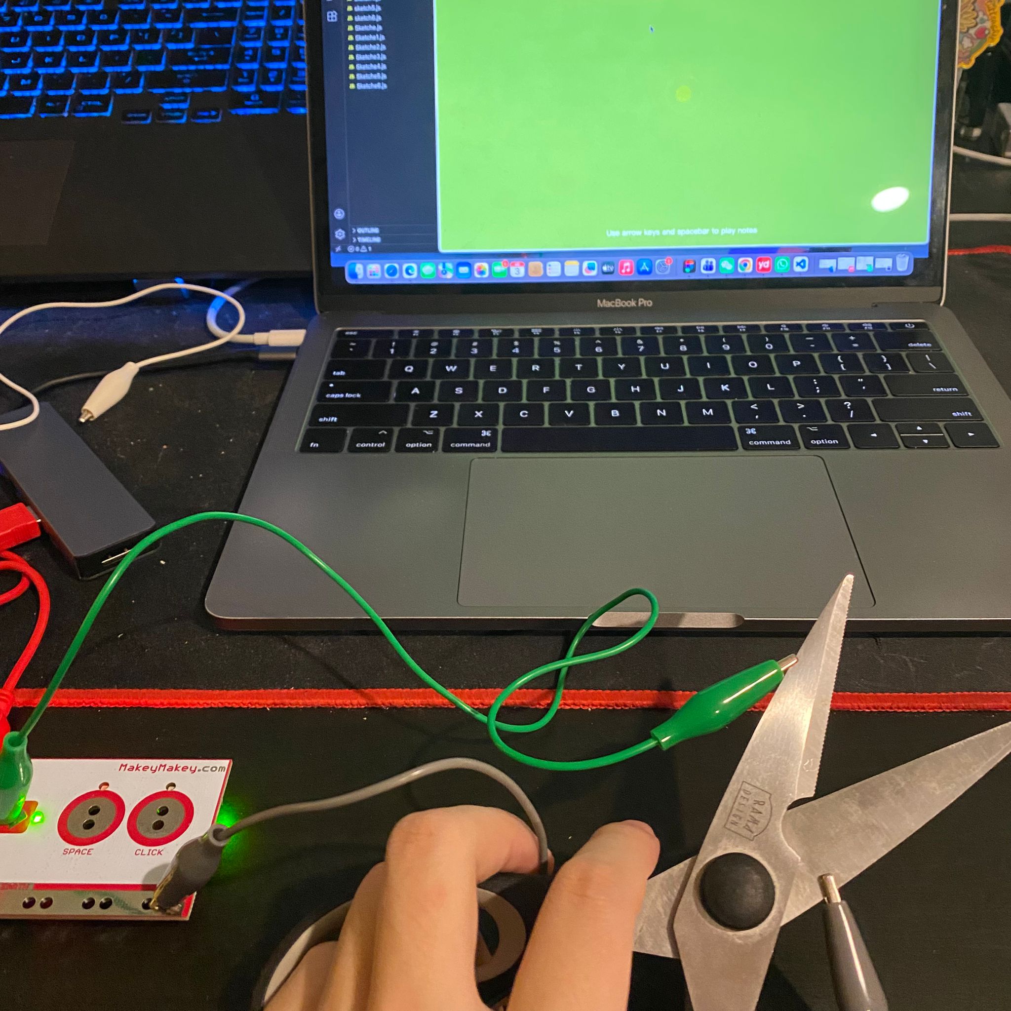 I then attempted to conduct the connection experiment using scissors as the switch.