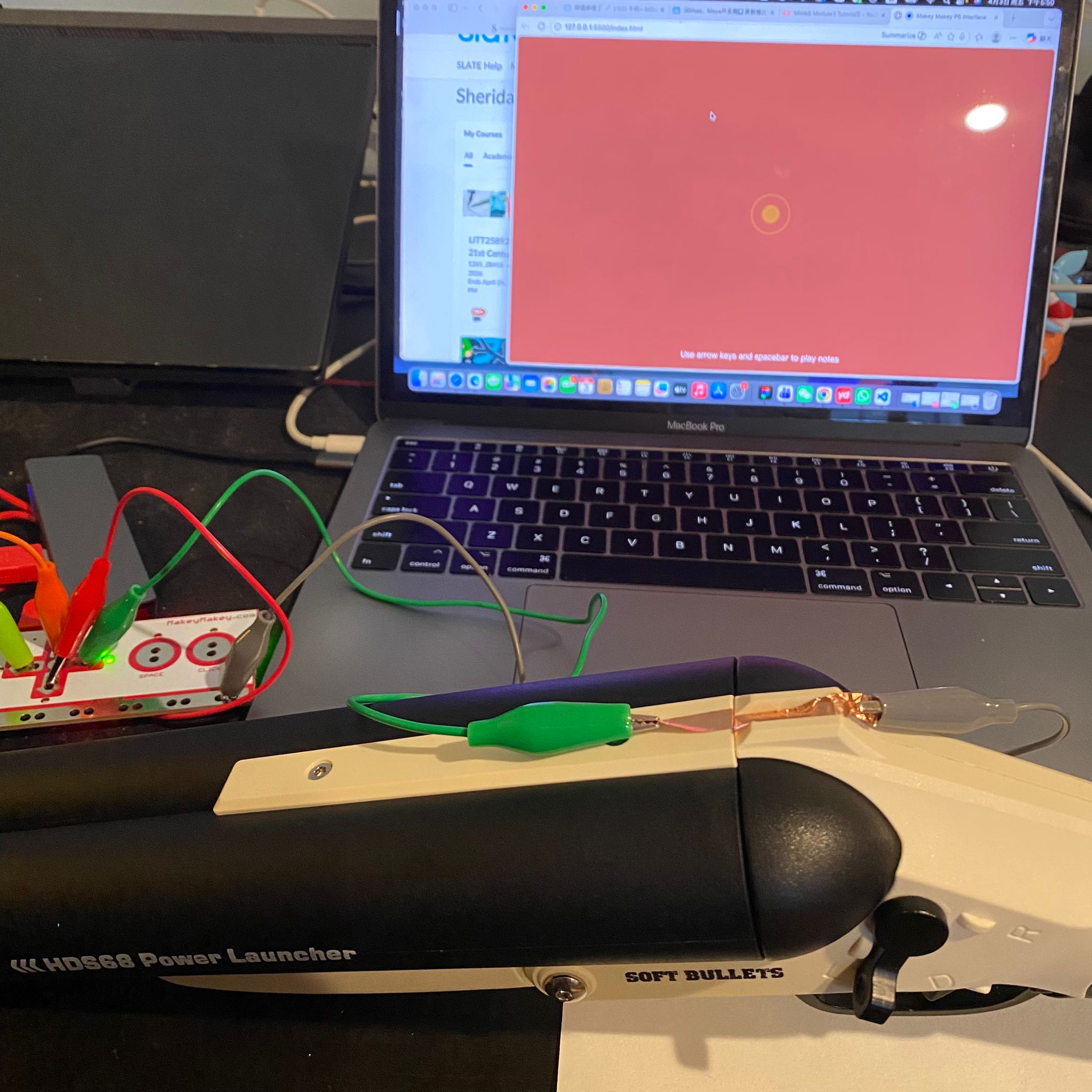 When the Nerf toy is closed, it triggers the Makey Makey. After the trigger is activated, observe the changes.